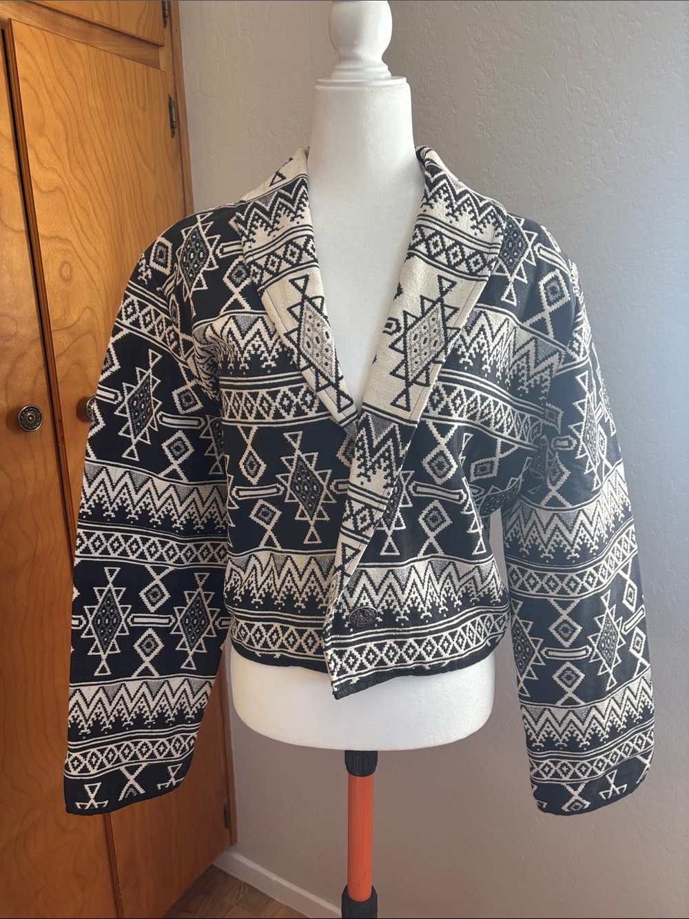 Black & Ivory Geometric Tapestry Cropped Jacket 100% Cotton